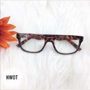 NWOT Nine West +2.50 Tortoise Shell Readers